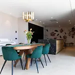 Villa Luxury ***** *
