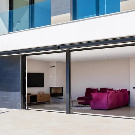 Luxury ***** וילה