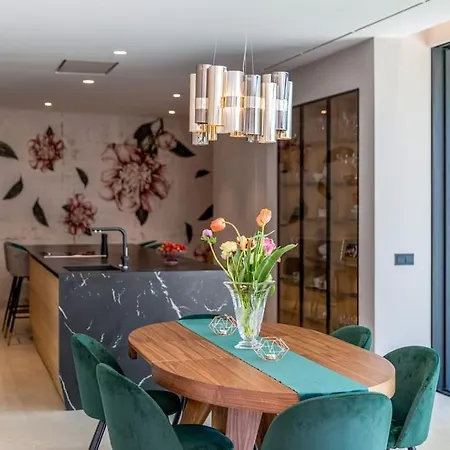 Luxury ***** פלטחה ד'ארו