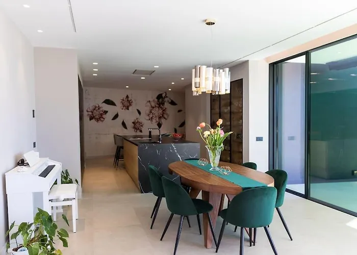 Villa Luxury ***** *